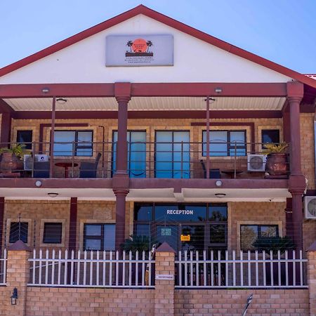 Road House Guest House Omuthiya Exterior photo