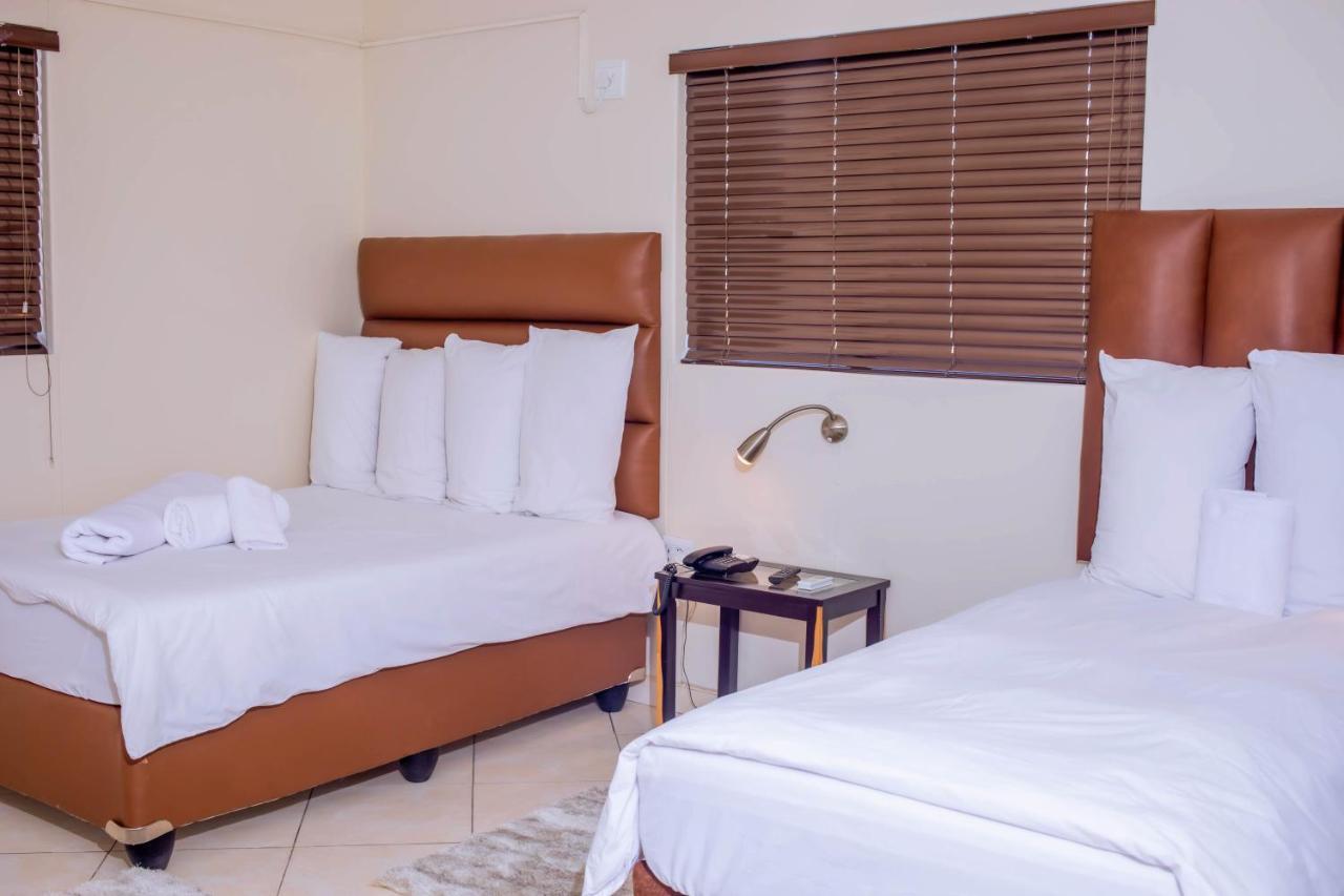 Road House Guest House Omuthiya Exterior photo