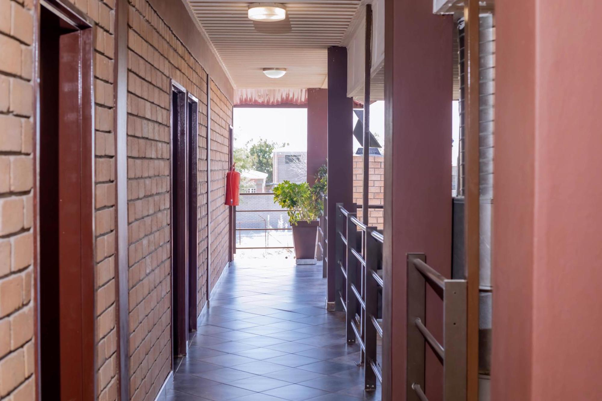 Road House Guest House Omuthiya Exterior photo