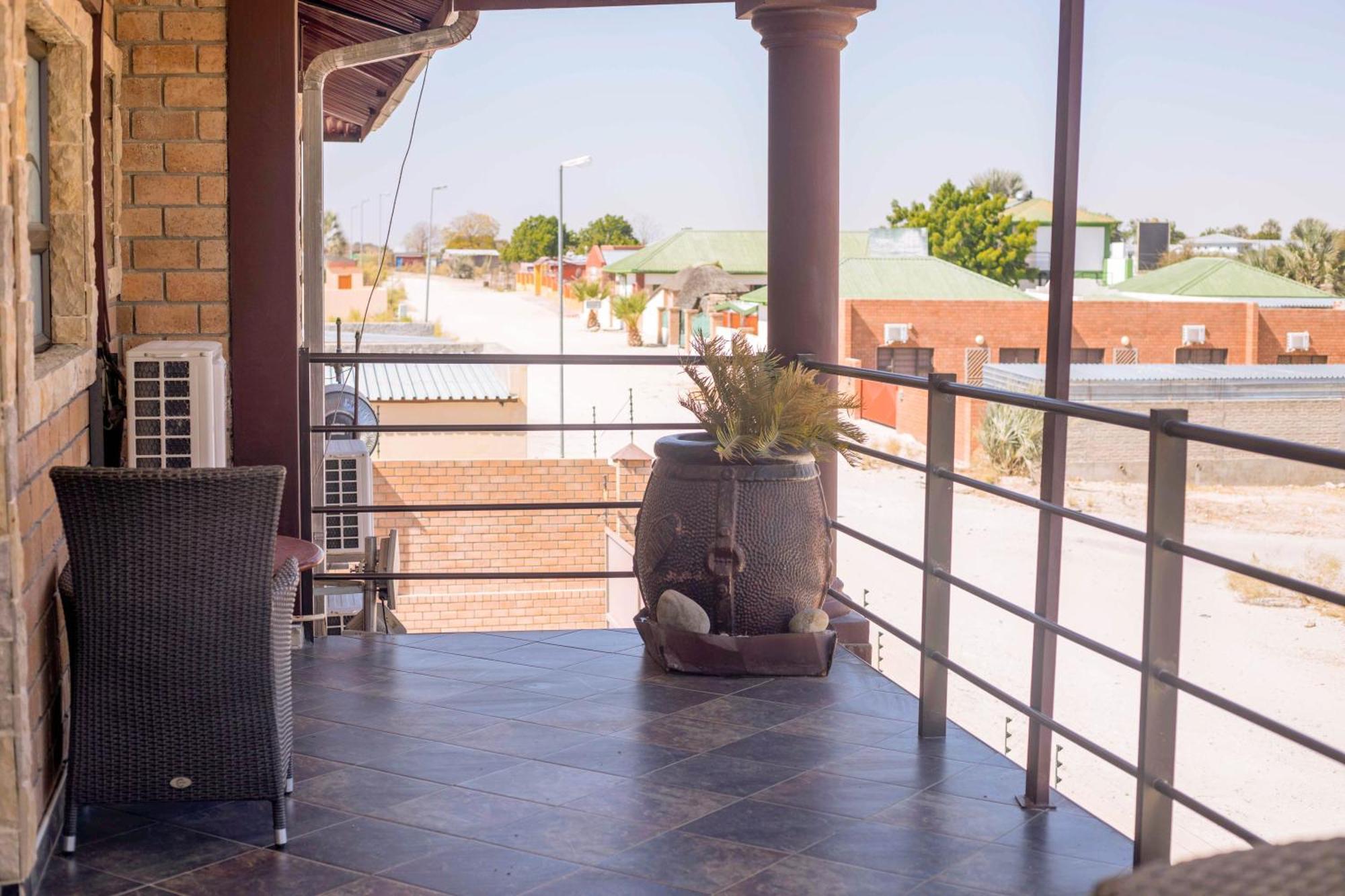 Road House Guest House Omuthiya Exterior photo