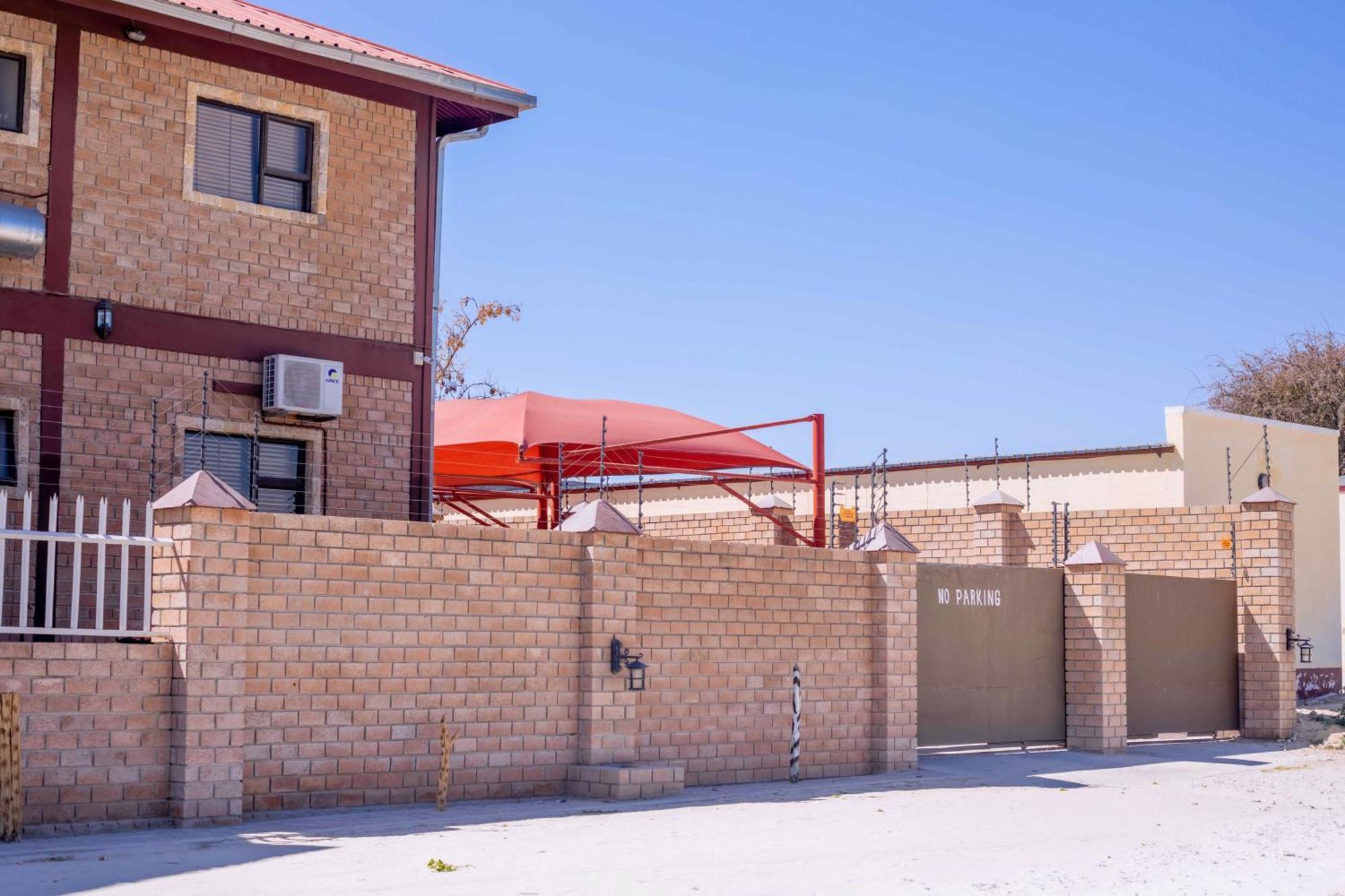 Road House Guest House Omuthiya Exterior photo