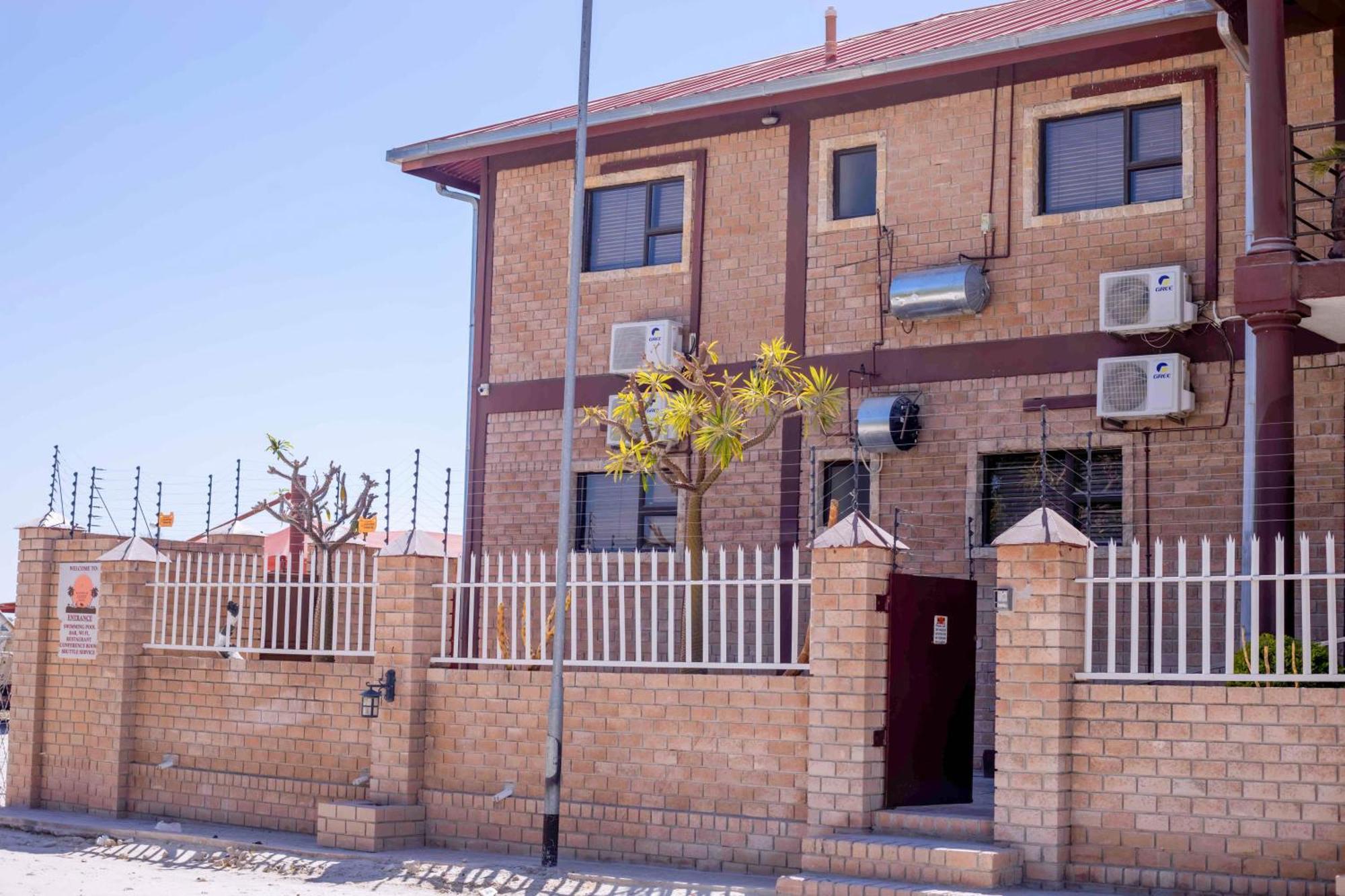 Road House Guest House Omuthiya Exterior photo