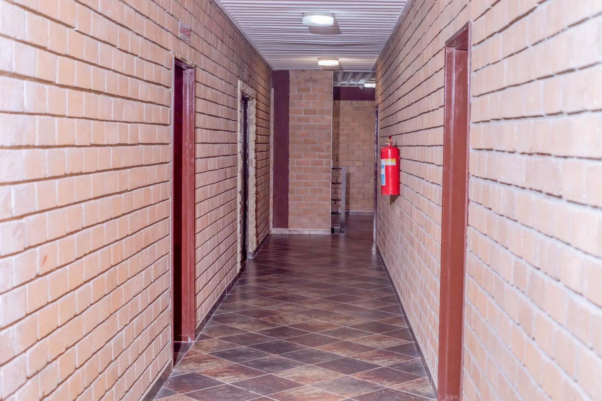 Road House Guest House Omuthiya Exterior photo