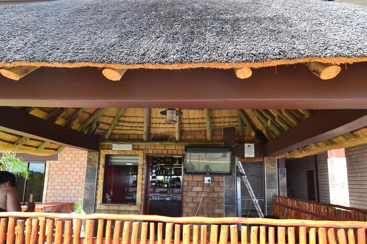 Road House Guest House Omuthiya Exterior photo