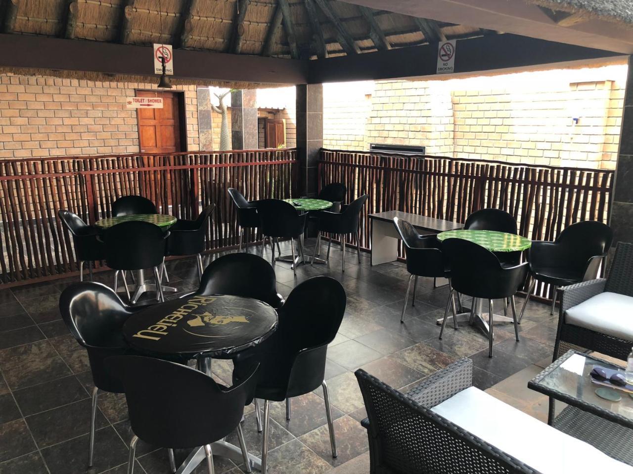 Road House Guest House Omuthiya Exterior photo